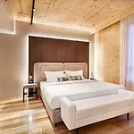 The Log By Piamonte Hotel