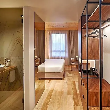 酒店 The Log By Piamonte 4*