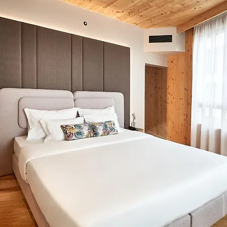 The Log By Piamonte Hotel